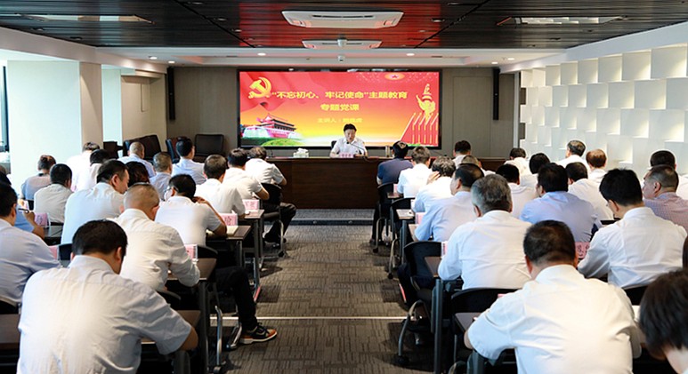 熊良虎在讲主题教育党课时指出：：：不忘初心铸党魂、、、切记使命勇继承，，永做新时代高质量生长的奋斗者