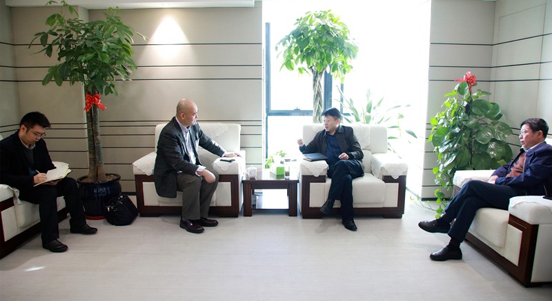 熊良虎会见华彩咨询公司董事长、总裁白万纲