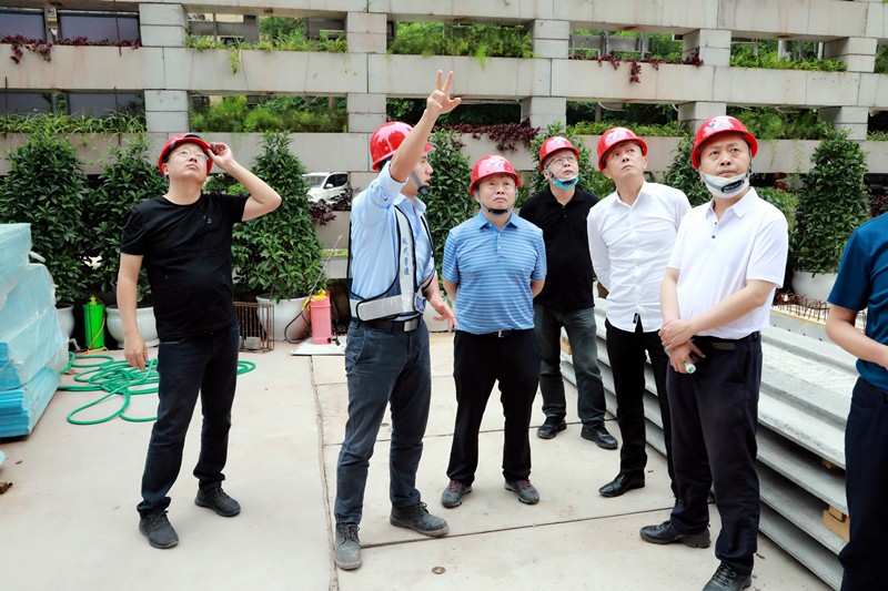 熊良虎在重庆市中科大业集团考察时强调：：：坚持生态优先战略，念好生态经、、、走好扶贫路