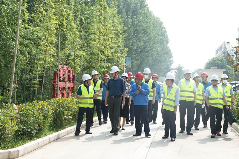 省委组织部副部长范永斌到人生就是博集团调研