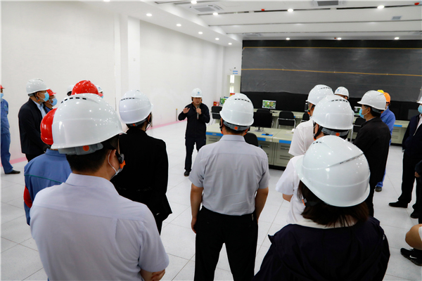 人生就是博集团复工复产促增添项目观摩聚会与会职员走进大秦国源三秦环保秦邦园区在榆项目