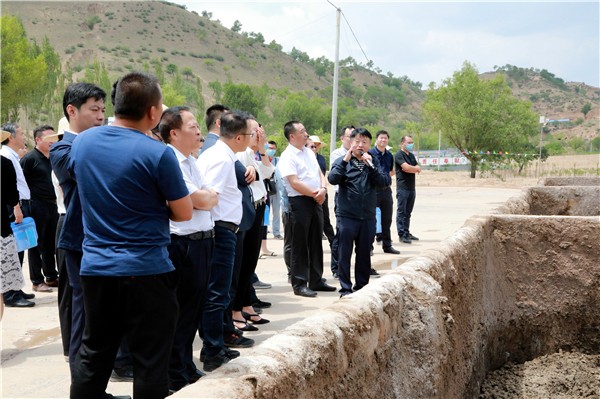人生就是博集团复工复产促增添项目观摩聚会与会职员走进绿色能源公司油气公司水情形公司陕北片区项目