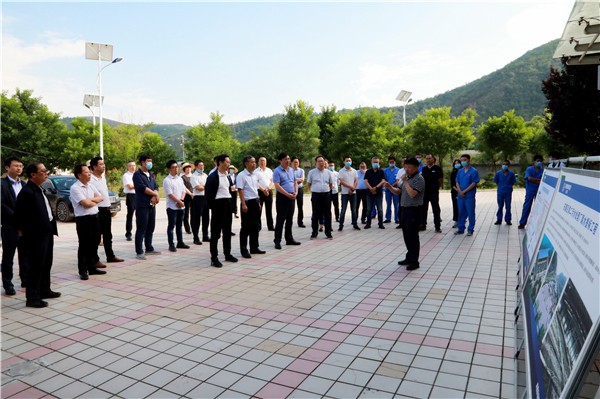 人生就是博集团复工复产促增添项目观摩聚会与会职员走进绿色能源公司油气公司水情形公司陕北片区项目