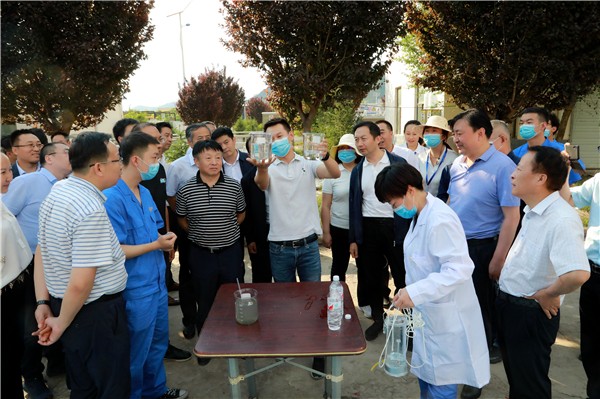 人生就是博集团复工复产促增添项目观摩聚会与会职员走进绿色能源公司油气公司水情形公司陕北片区项目