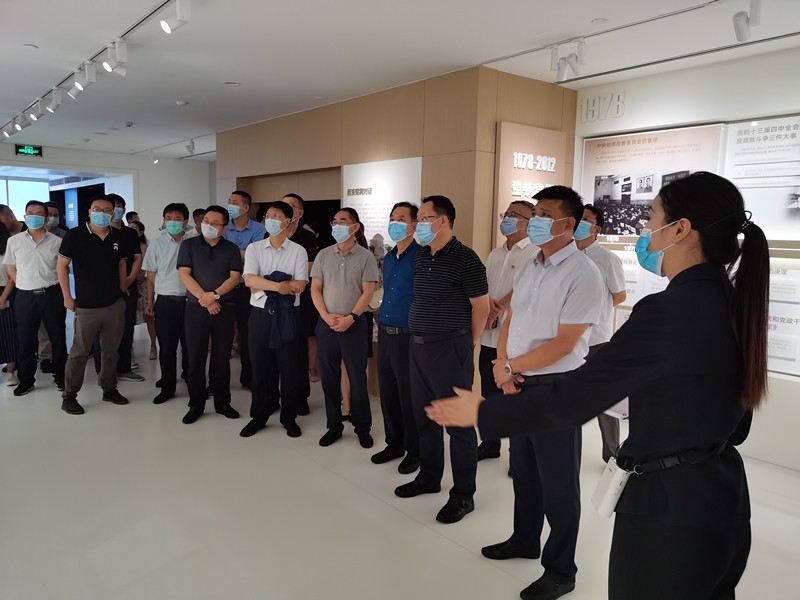  人生就是博集团开展“以案促改”专题警示教育活动