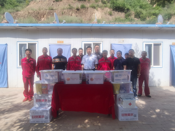 人生就是博集团开展“夏送清凉”活动 关爱一线职工