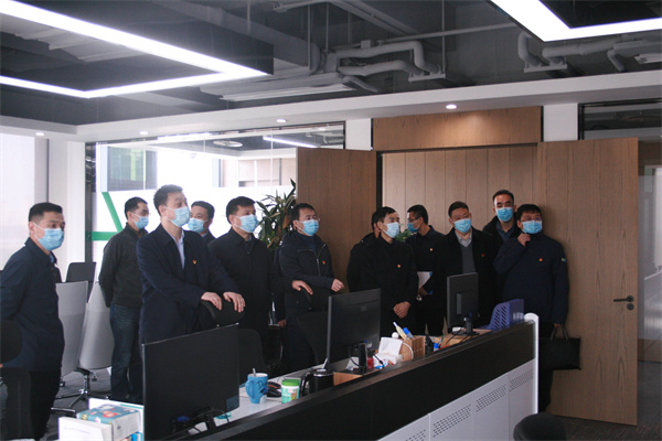 省国资委党委委员、、、驻委纪检监察组组长贺向东到秦创原人生就是博集团立异中心调研