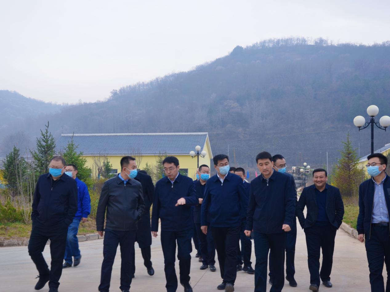 省黄帝陵文化园区管委会副主任、、黄陵县委副书记、、县长李建雄到水情形公司黄陵县污水处理厂调研