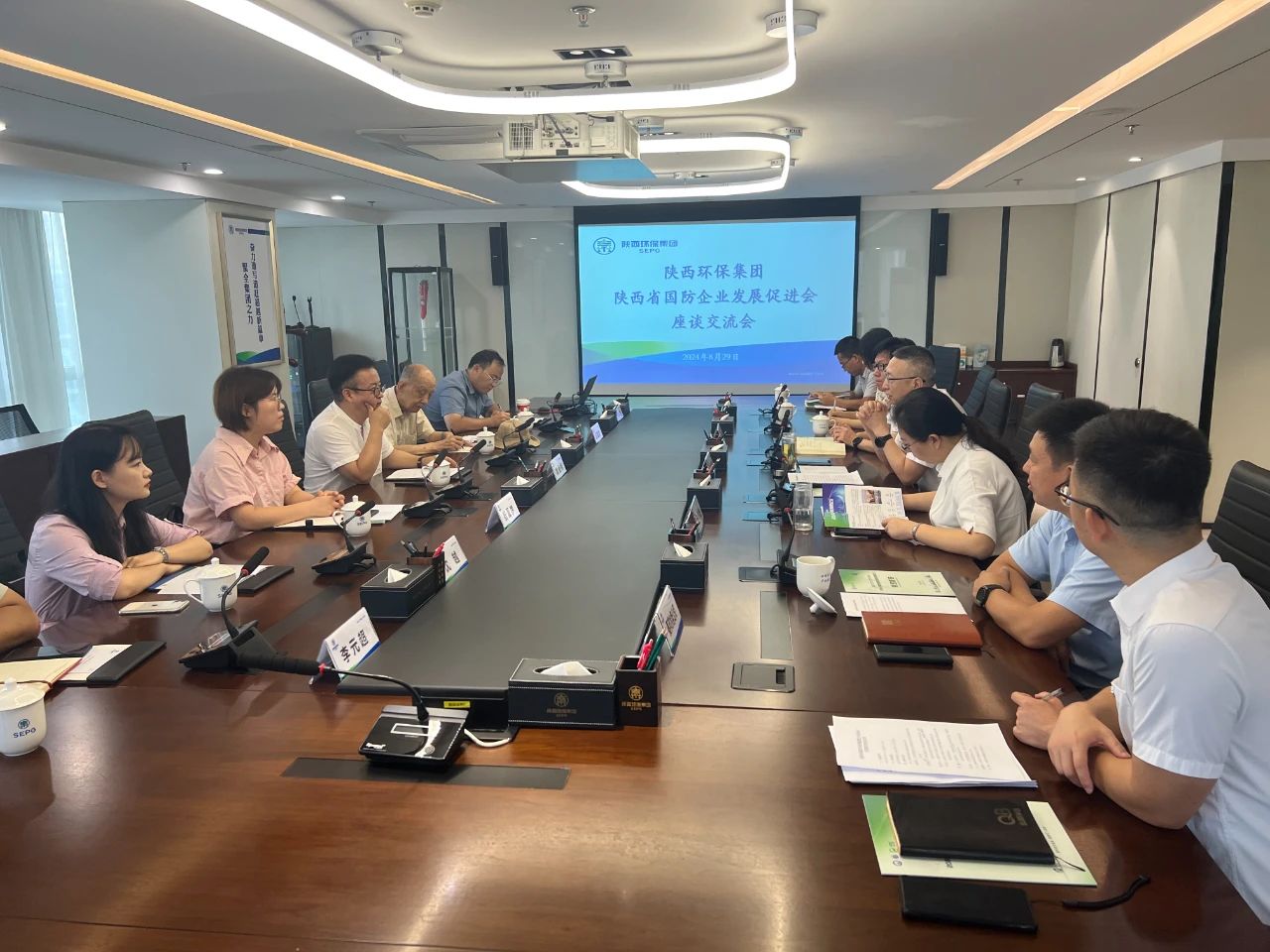 人生就是博集团与陕西省国防企业生长增进会座谈交流