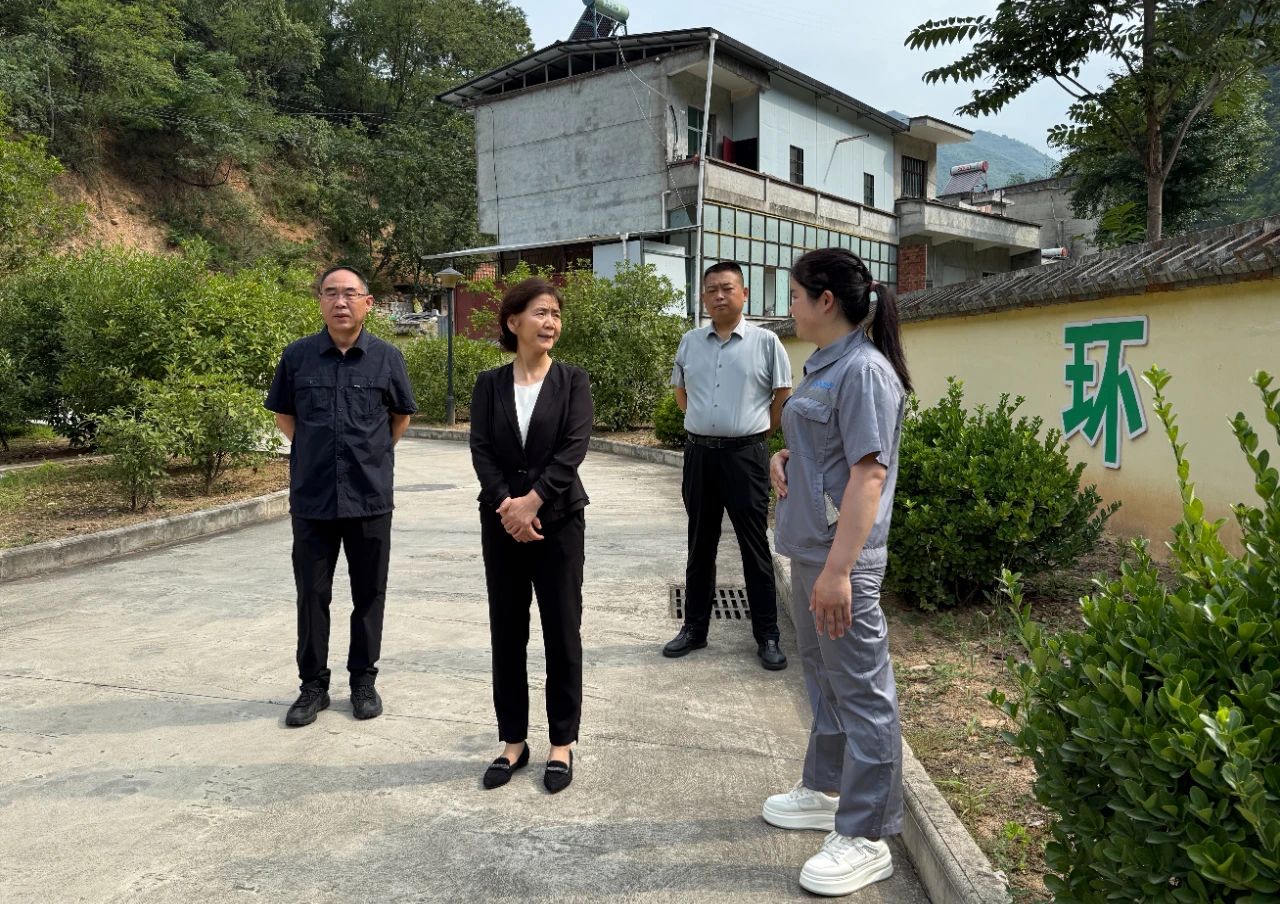 省总工会赴人生就是博集团水情形公司项目一线开展“夏送清凉”慰问活动